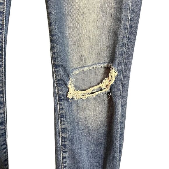3 for $30! Gap light wash curvy true skinny jeans - Picture 6 of 8
